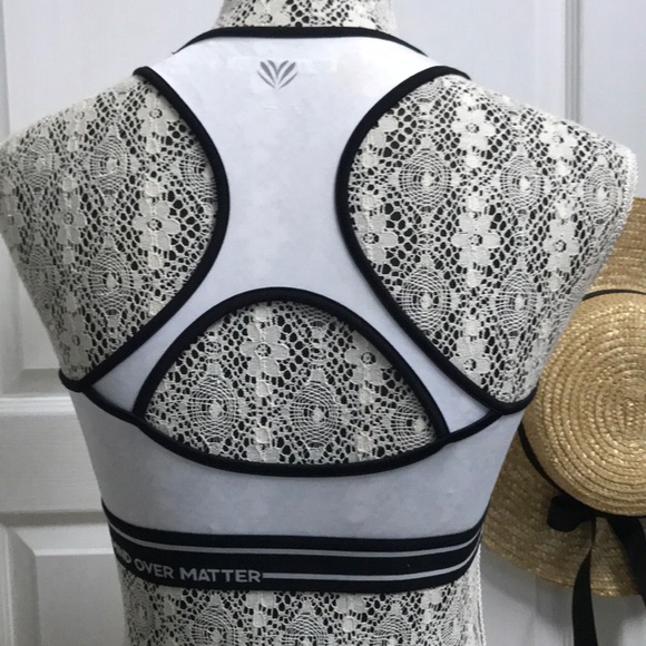 2/$40 🌺 2 Sports Bras - Size M - Picture 3 of 5